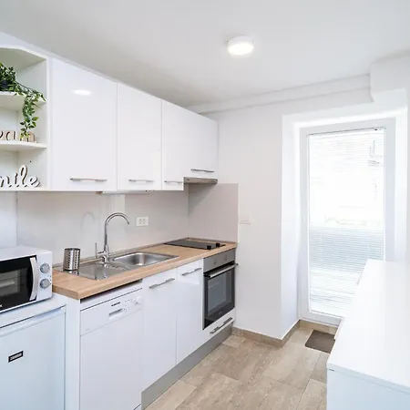 Nice In With Kitchen Apartment
