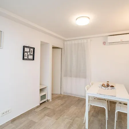 Apartment Nice In With Kitchen