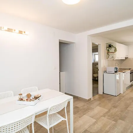 Apartment Nice In With Kitchen Dubrovnik