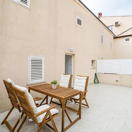Apartment Nice In With Kitchen Dubrovnik