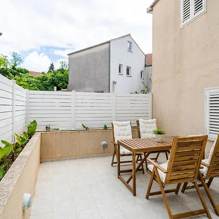 Apartment Nice In With Kitchen Dubrovnik
